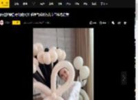 张柏芝穿白裙优雅大方 手捧气球庆祝儿童节笑容甜美