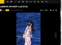 田曦薇穿花瓣吊带裙明艳甜美 耳边簪花娇艳撩人