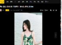 鞠婧祎湖边拍照秒变氧气感美女！穿绿色吊带裙清新靓丽