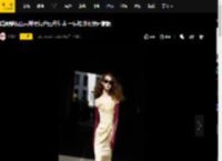 戚薇穿缎面吊带裙行走巴黎街头 一头爆炸长发好惹眼