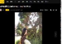 奚梦瑶抱着花去公园散步好惬意！头戴墨镜又美又飒