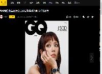 智秀穿白色蕾丝裙公主风拉满 单手托腮似乎在思考