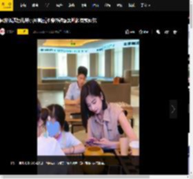 网友偶遇颖儿带小月亮出游 穿热裤配黑靴超有辣妈范