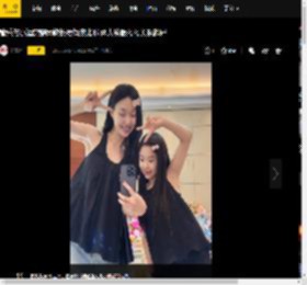 管乐与小酒窝穿同款长裙俏皮比耶 两人笑眼盈盈关系超好